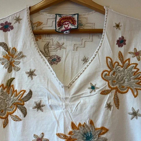 Johnny Was White Embroidered, Cotton, Short Sleeved Tunic/TShirt Medium - Picture 2 of 3